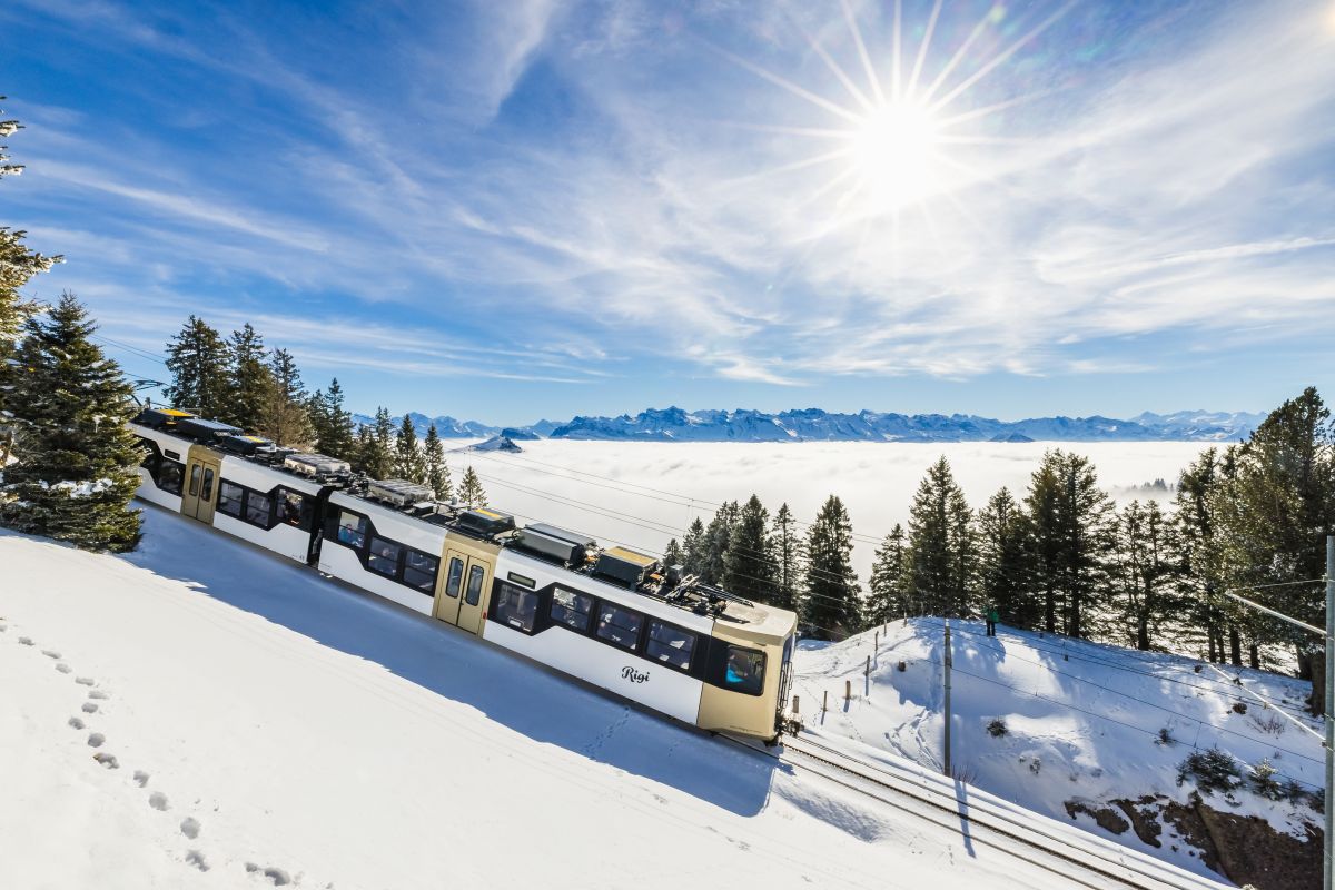 Mount Rigi zamawia cztery wagony silnikowe