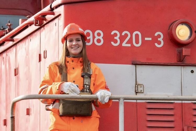 DB: Aumenta la mano de obra femenina