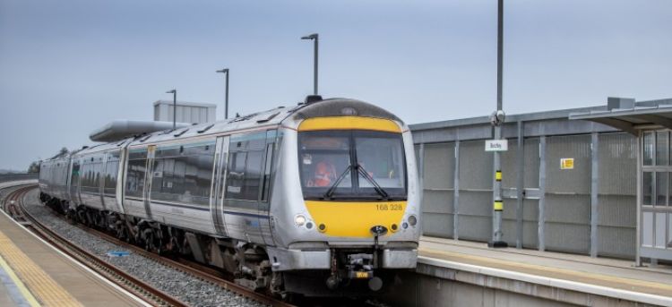 První zkušební vlak projektu East-West Rail