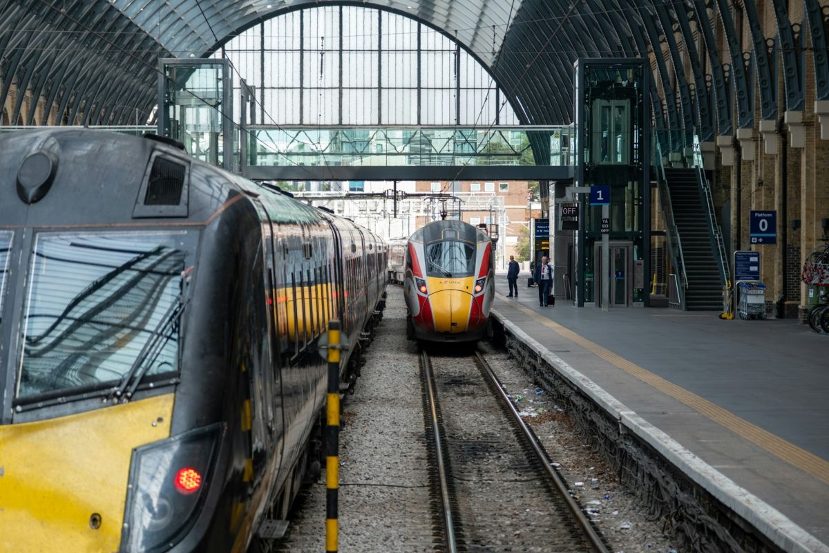 Die britische Regierung legt ein Eisenbahngesetz vor, um den zersplitterten britischen Eisenbahnsektor unter dem Dach von Great British Railways zu konsolidieren