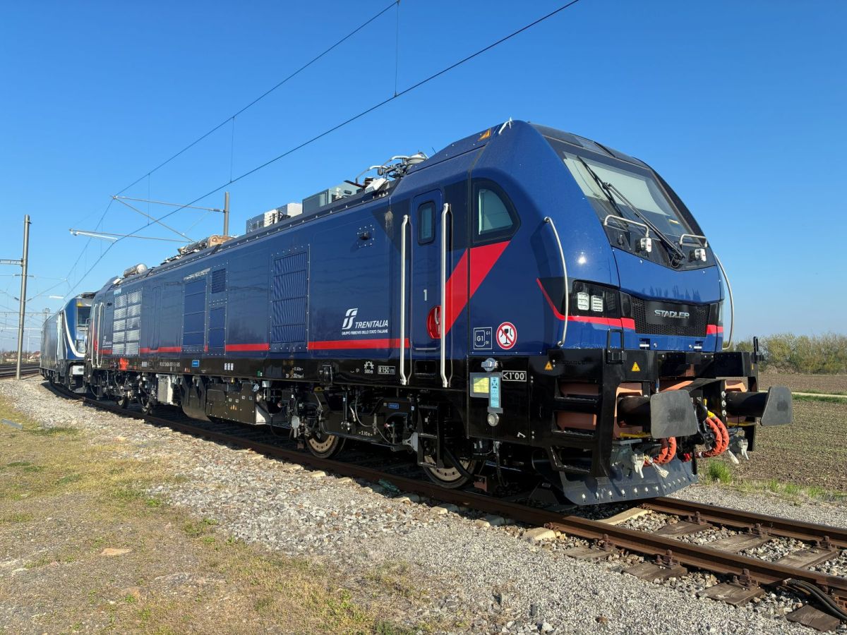 Stadler sends first EUROLIGHT DUAL for Trenitalia to VUZ Velim for tests