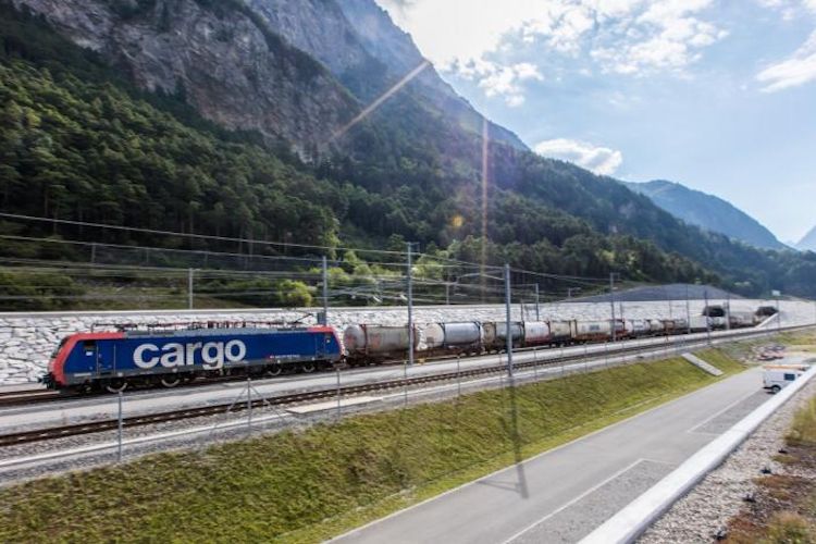 L'industria ferroviaria svizzera del trasporto merci reagisce all'interruzione della galleria di base del Gottardo