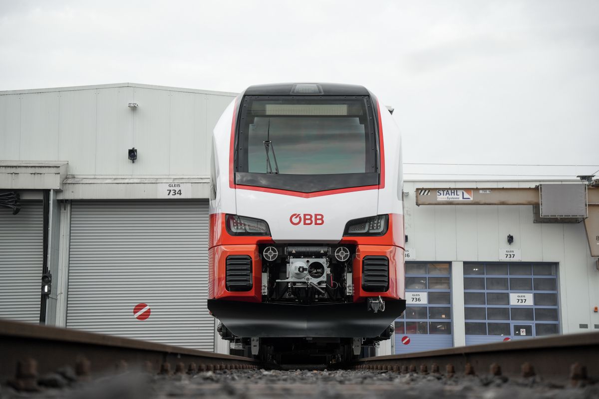 ÖBB expands battery fleet with Stadler order
