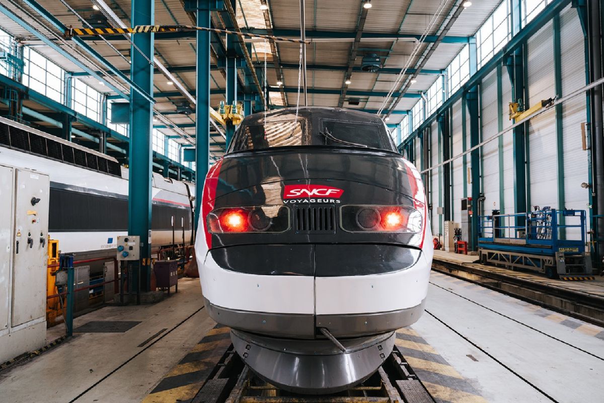 Operacja planowanego starzenia się: SNCF Voyageurs przedłuża eksploatację 104 zestawów TGV INOUI do 50 lat