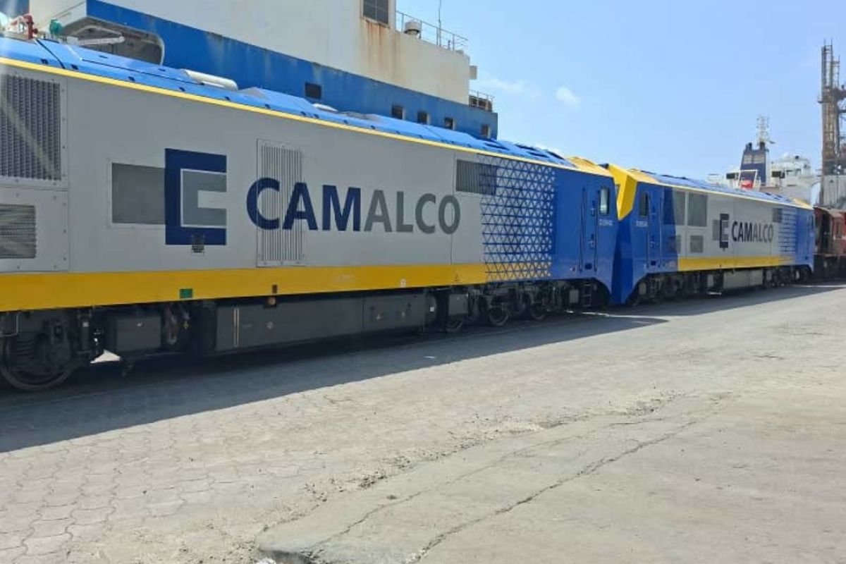 Canyon Resources 接收了七台中国中车（CRRC）机车，用于喀麦隆铝土矿铁路物流运输