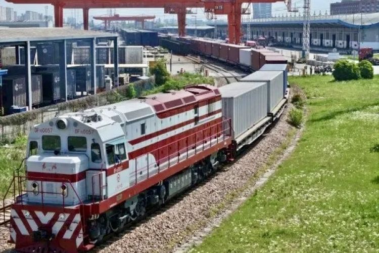 China-Europe train with new electric cars leaves Shanghai for Duisburg