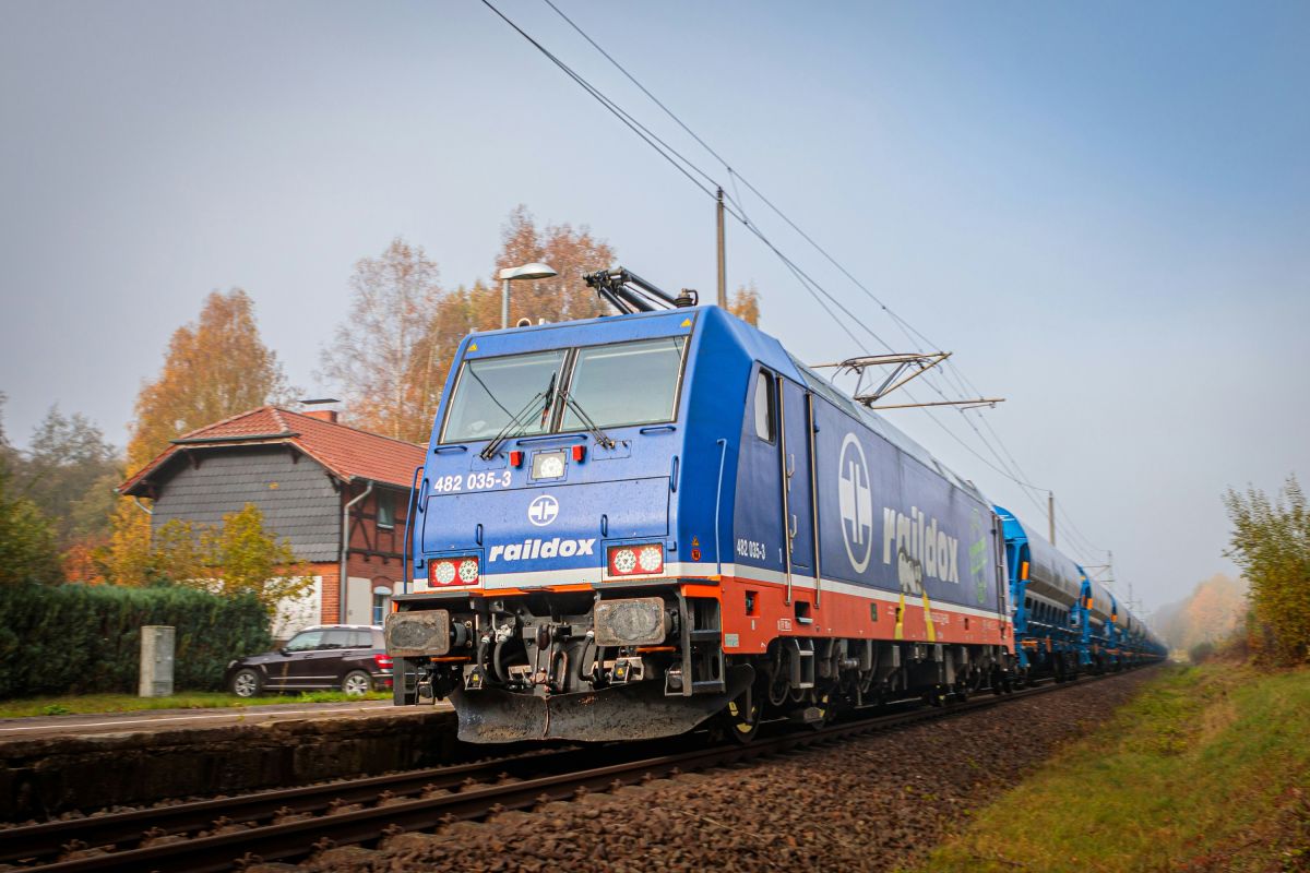 Operatorii de transport feroviar de marfă avertizează că lucrările DB InfraGO determină creșterea traficului rutier