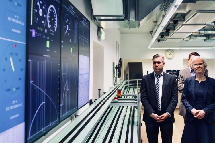 DB: Einstellung von bis zu 1.000 Hochschulabsolventen für die digitale Bahn
