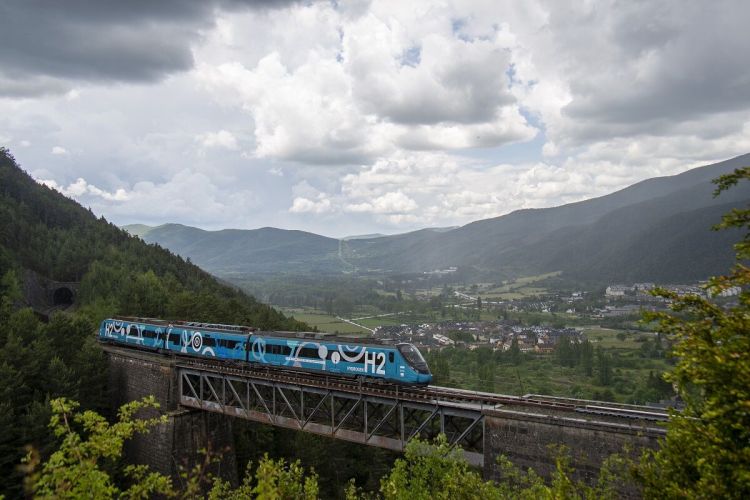 Il progetto FCH2RAIL lancia un innovativo treno a idrogeno da testare sulle ferrovie spagnole