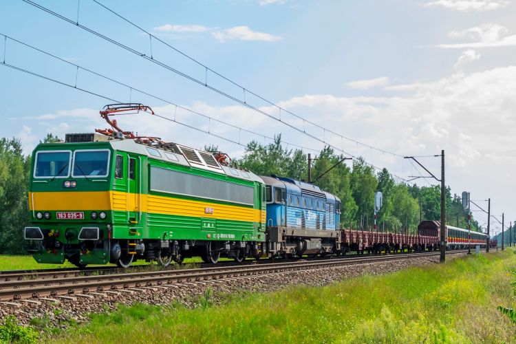 ČD Cargo a transporté une autre rame de métro à Varsovie