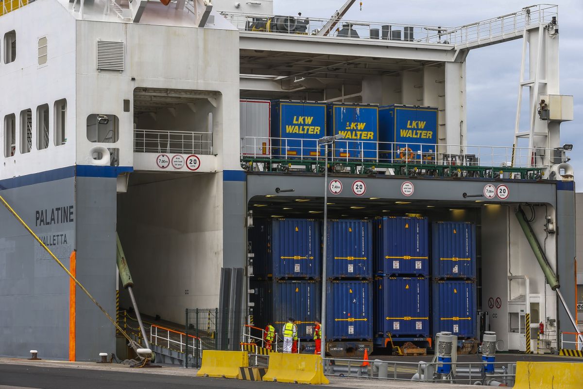 Il porto di Santander porta avanti i progetti per il trasporto ferroviario di semirimorchi verso Madrid
