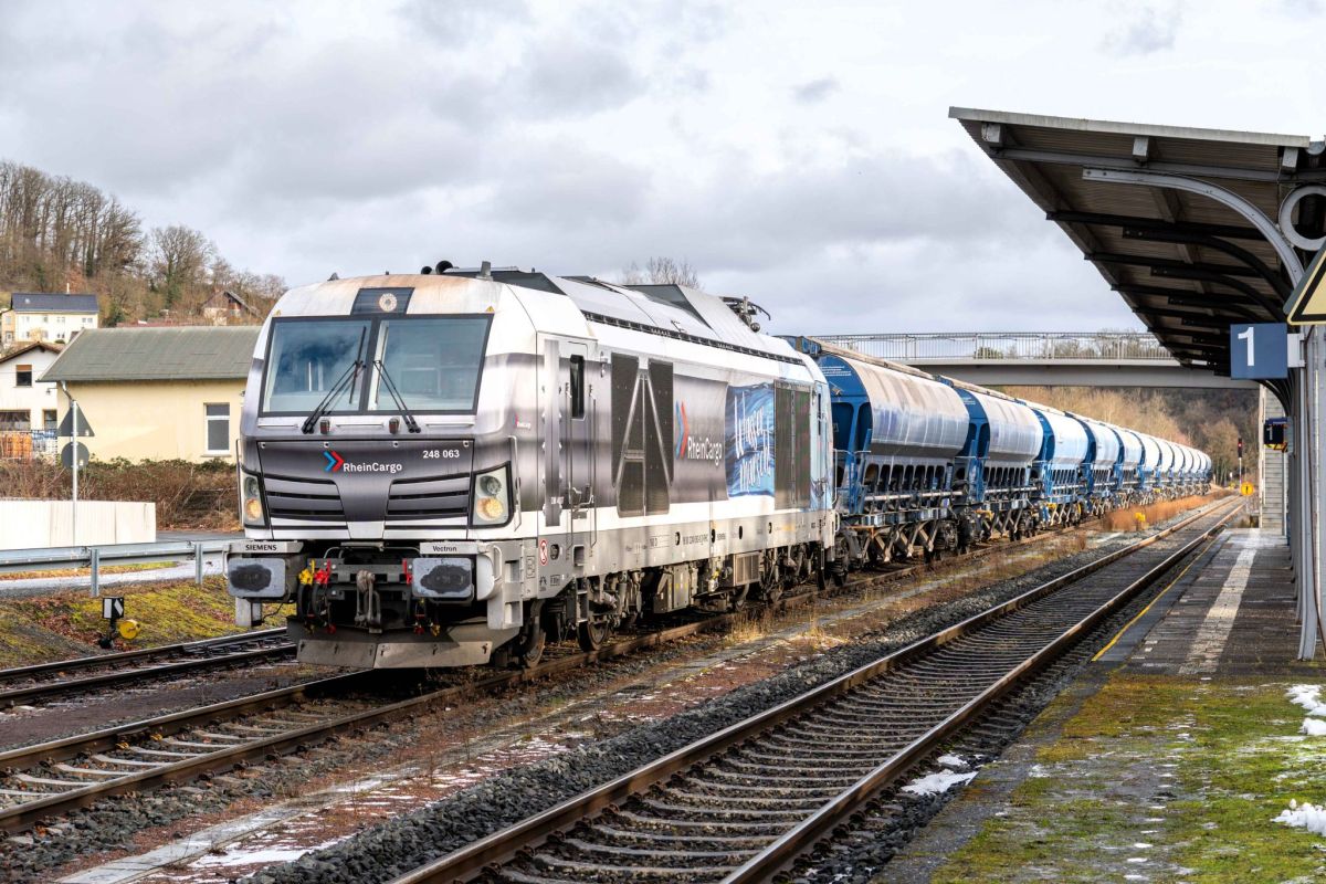 RheinCargo přebírá přepravu vápna pro společnost thyssenkrupp Steel