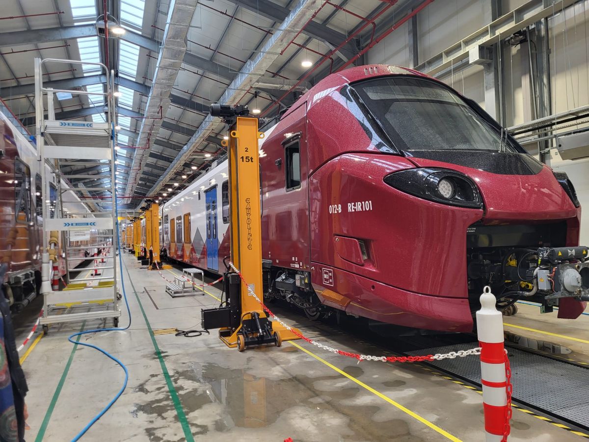 15 out of 37 Alstom Coradia Stream EMUs have been delivered to Romania