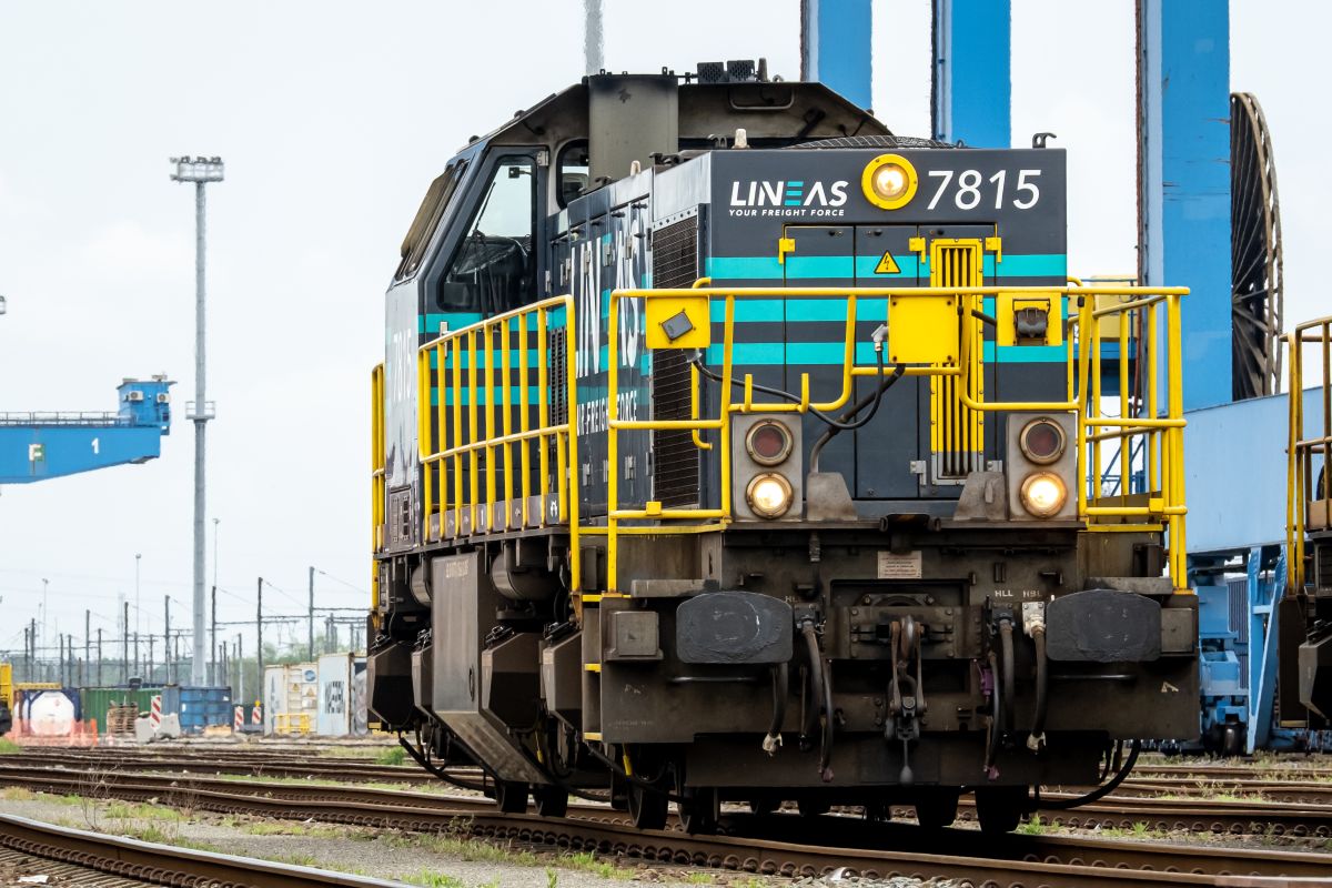 Belgium clears Lineas loco with new safety tech