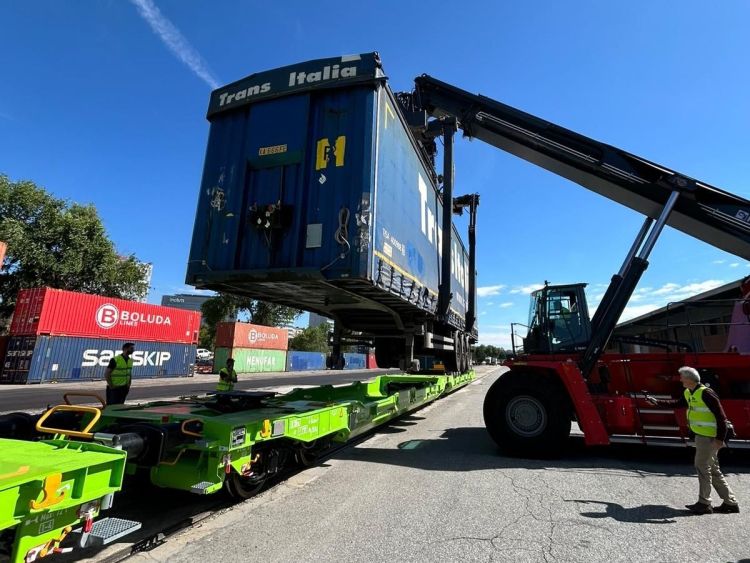 Tramesa Tests First Trailers Rail in Spain's New Rolling Stock Highways