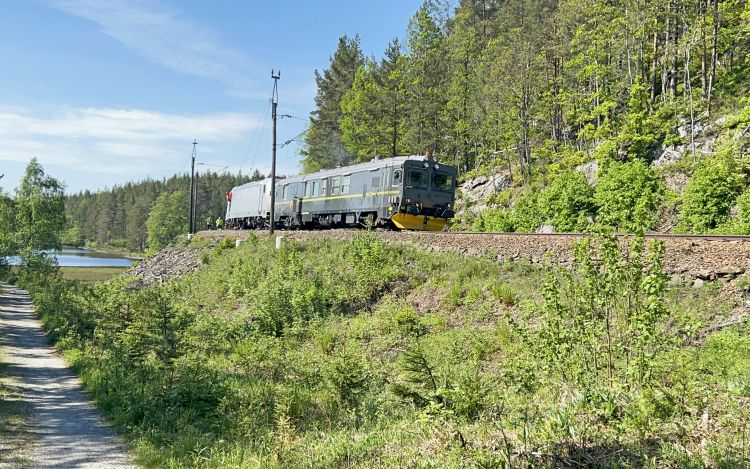 Po vykolejení vlaku Sørlandsbanen v Norsku probíhají rozsáhlé opravy