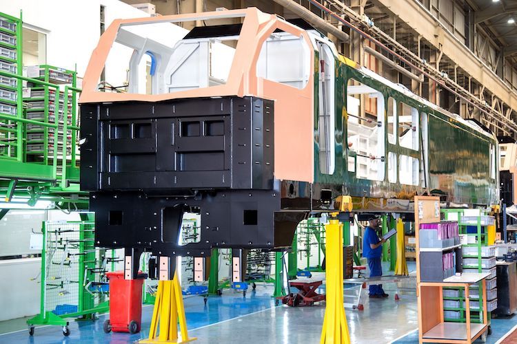 Stadler ha terminato la prima carrozza della flotta di locomotive Classe 93 per Rail Operations UK