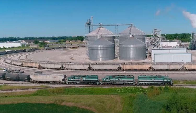 Mount Vernon Railroad eröffnet, um Indianas größten Hafen am Ohio River zu bedienen