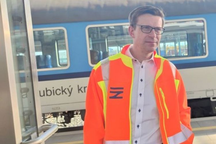 Los gestores checos de ferrocarriles e infraestructuras disponen de un par de meses para resolver la crisis del transporte de pasajeros