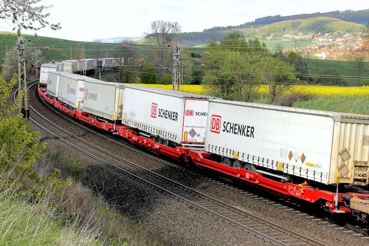 DB Schenker otevře v České republice high-tech logistické centrum