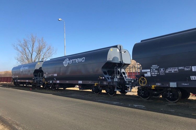 Ermewa dostarcza 200 nowo wybudowanych wagonów zbożowych do Rail Cargo Logistics