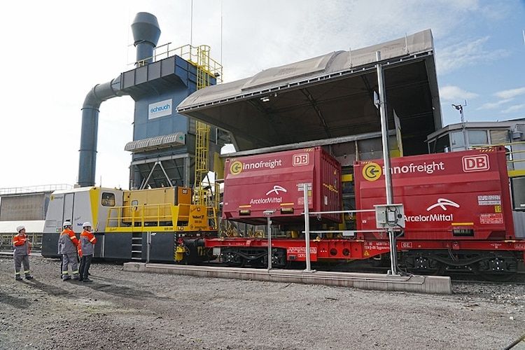 ArcelorMittal a DB Cargo představují nový systém vykládky šetrný k životnímu prostředí