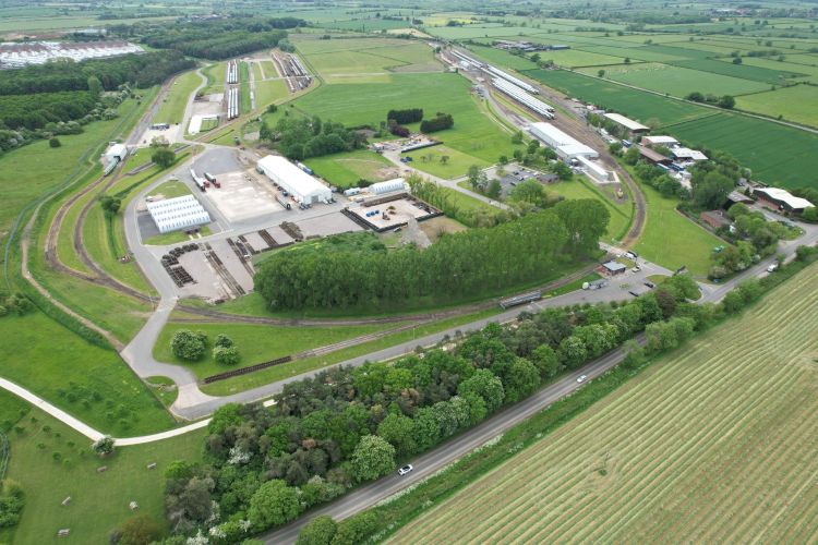 Trať inovačního centra Long Marston bude elektrifikovaná