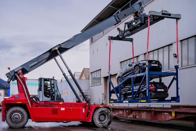 Container, d.o.o. Slovenia introduced new intermodal way of transporting cars by rail