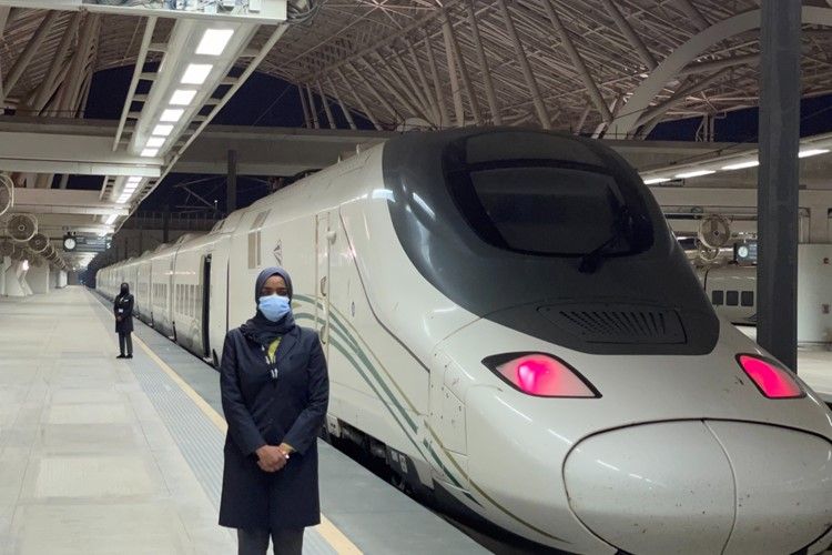 Renfe trains the first Saudi female drivers