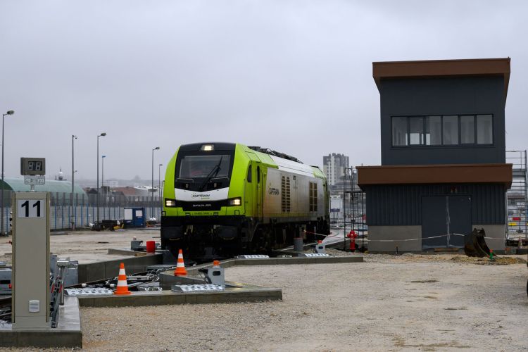 Sikeres próbaüzem után újraindul a Cherbourg kikötő és Bayonne közötti vasúti teherszállítás