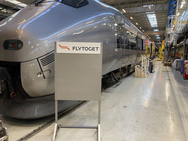 Mantena, Flytoget'in 71. Sınıf trenlerinin iç mekanını yenileyecek