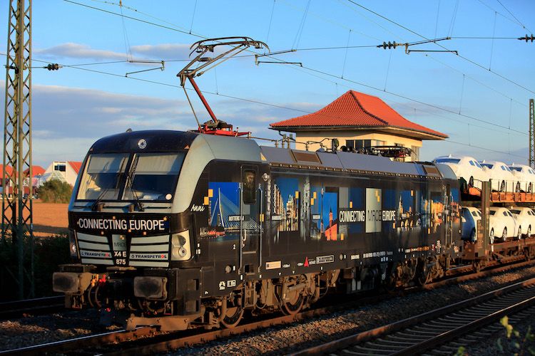 Siemens Mobility consegnerà 14 locomotive multisistema Vectron per MRCE