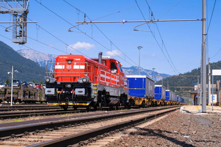 Společnost DB Cargo převzala lokomotivu EffiShunter 1000 pro pohon italské železniční infrastruktury