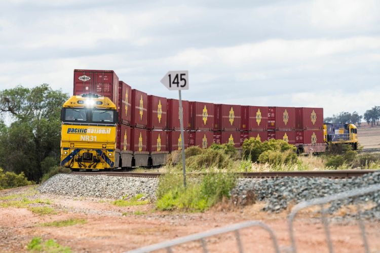 Australian Pacific National extends contract with Linfox