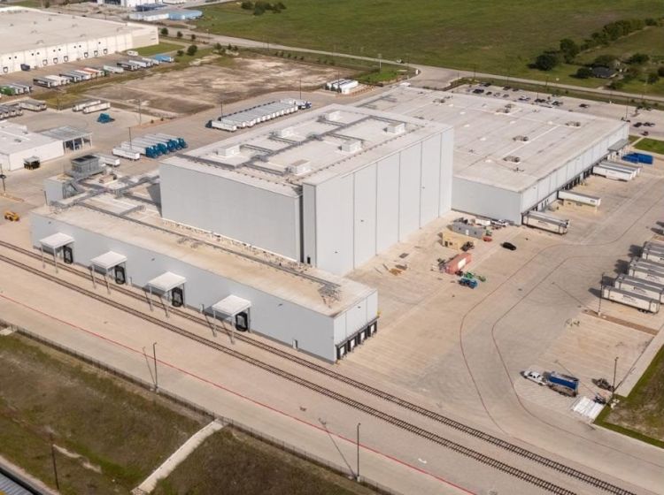Chick-fil-A Supply, Union Pacific desteğiyle Teksas'ta demiryolu ile hizmet veren ilk dağıtım merkezini açtı