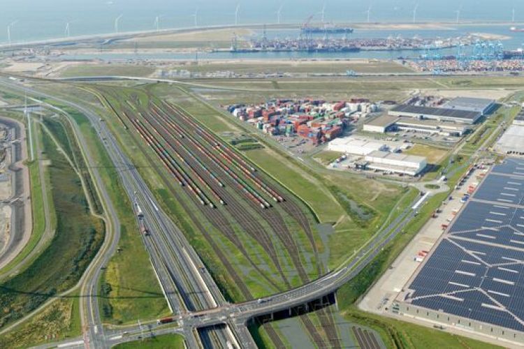 Port of Rotterdam and Swietelsky sign contract for rail expansion at Maasvlakte-Zuid