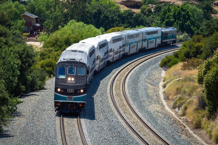 Společnost Alstom se stává provozovatelem železnice Metrolink v Kalifornii