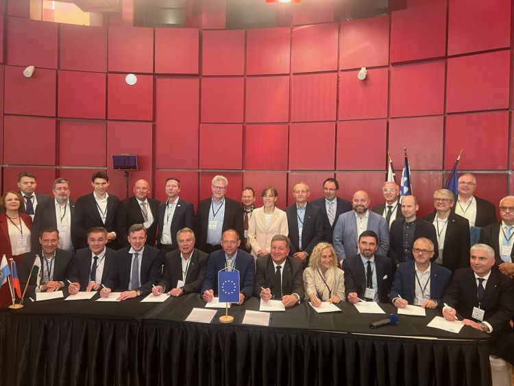 Tlak na elektrifikaci: "Karlovarská deklarace" vyzývá k modernizaci železnice mezi Německem a Českem