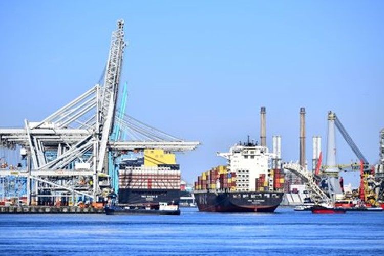 Port of Rotterdam: total throughput slightly higher (almost 1%), declining trade with Russia notwithstanding