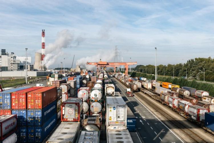 Lineas und Hupac einigen sich auf Verbesserungen der intermodalen Verbindung Antwerpen-Katalonien