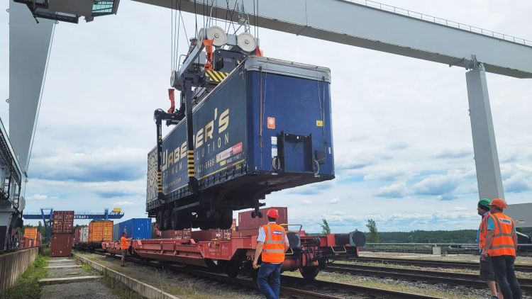 METRANS to Introduce VTG’s r2L Solution for Semi-Trailer Transport at Dunajská Streda Terminal