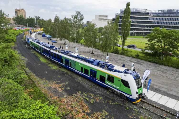 Slovenské železnice modernizují vozový park novými elektrickými hybridními jednotkami
